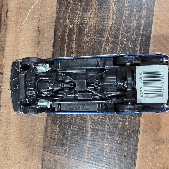 Welly 1955 Oldsmobile Super 88 Convertible Diecast - Picture 12 of 12